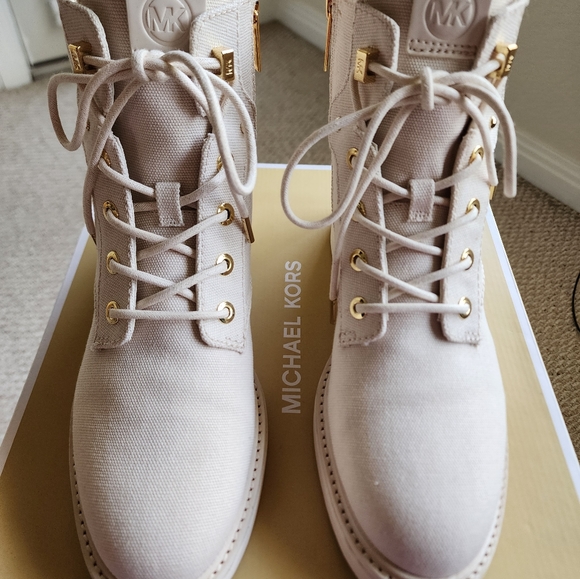 Micheal kors Boots - Picture 1 of 5
